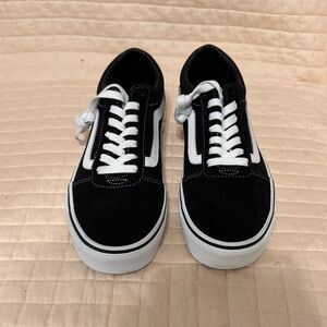 MEN'S VANS WARD SKATE SHOES with box. Men’s US size 8